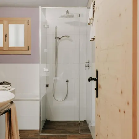 Giferblick Appartement-fewo- Dusche Und Bad- Wc 6-bettwohnung By Interhome Apartment